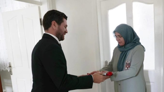 baskan-sehit-annelerini-yalniz-birakmadi-tbMaXTdK.jpg