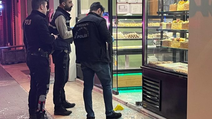 husumetlisinden-kacan-17-yasindaki-genc-sigindigi-kafede-vuruldu-2zzRjf1l.jpg