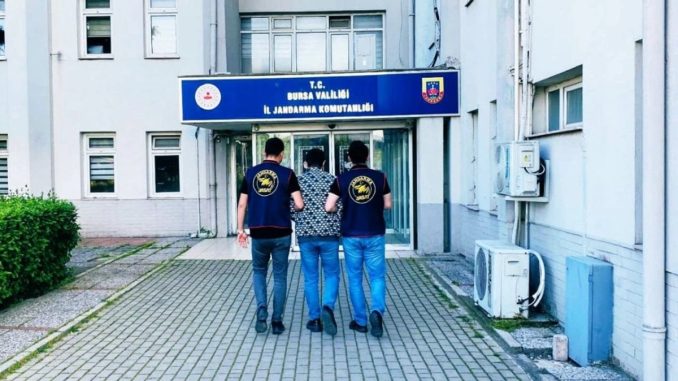 telefon-uzerinden-dolandiricilik-yapiyorlardi-bursa-merkezli-iki-ilde-operasyon-EBnAQrAY.jpg